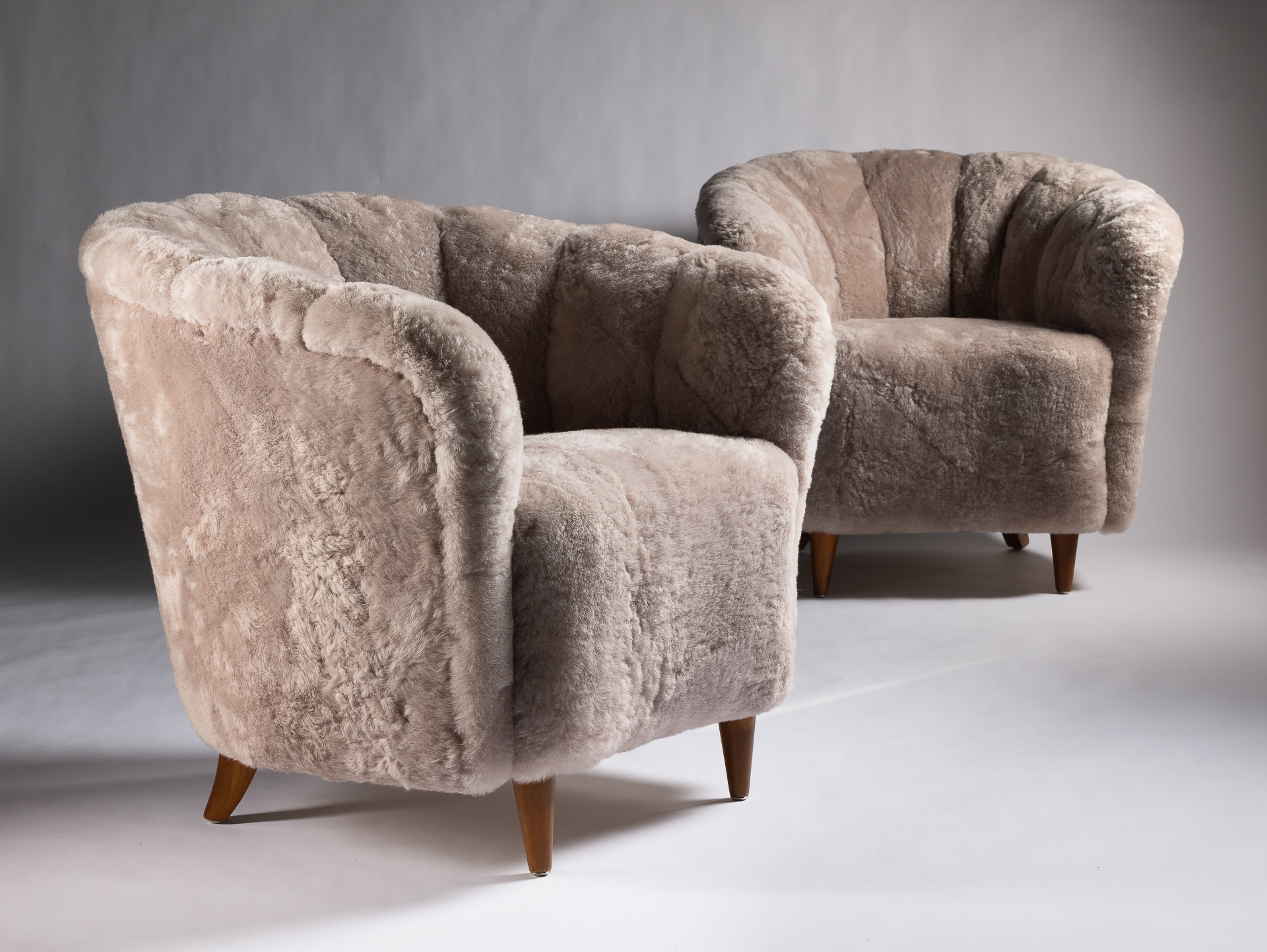 Pair of Scandinavian armchairs – shearling lin colour