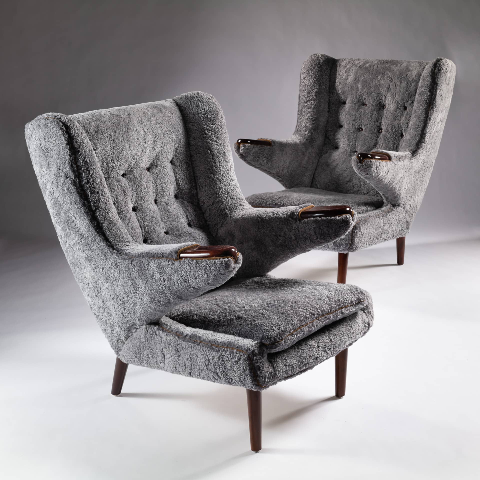 Rare paire de fauteuils EDA dans le style du Papa Bear de hans Wegner